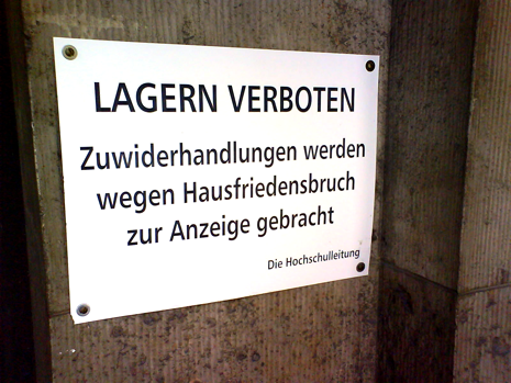 Lagern bei Musik und Theater verboten.
