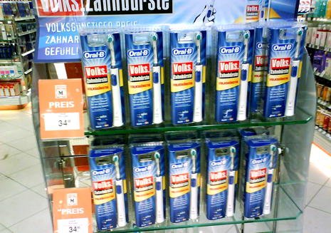 Volkszahnbürste bei Müller. Volkszahnbürste bei Müller.